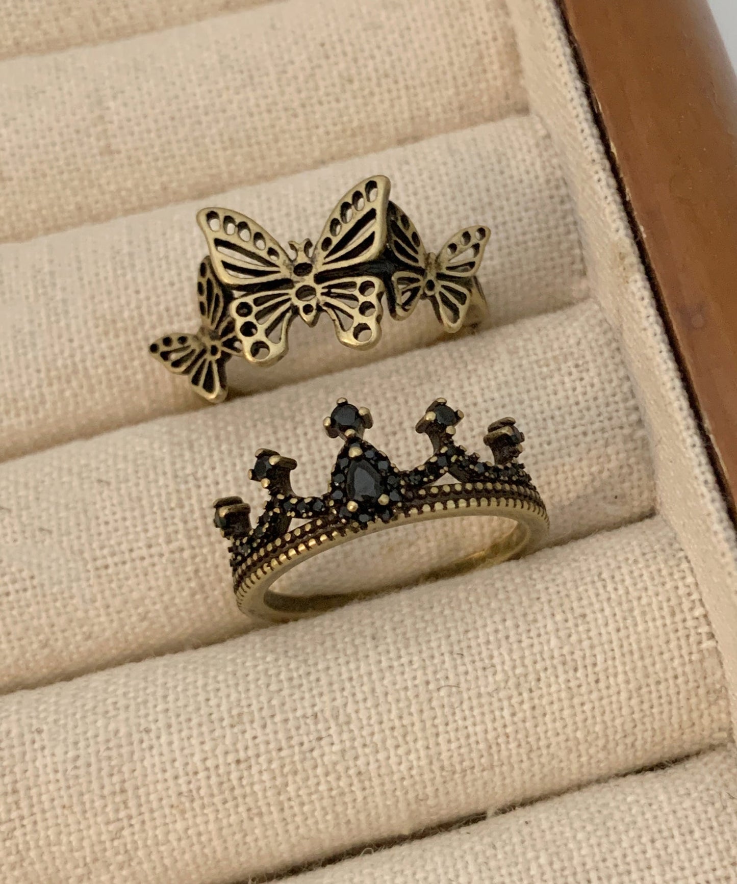 Hollow Two Crown Fine Butterfly Metal Piece Ancient Gold Rings Set Out