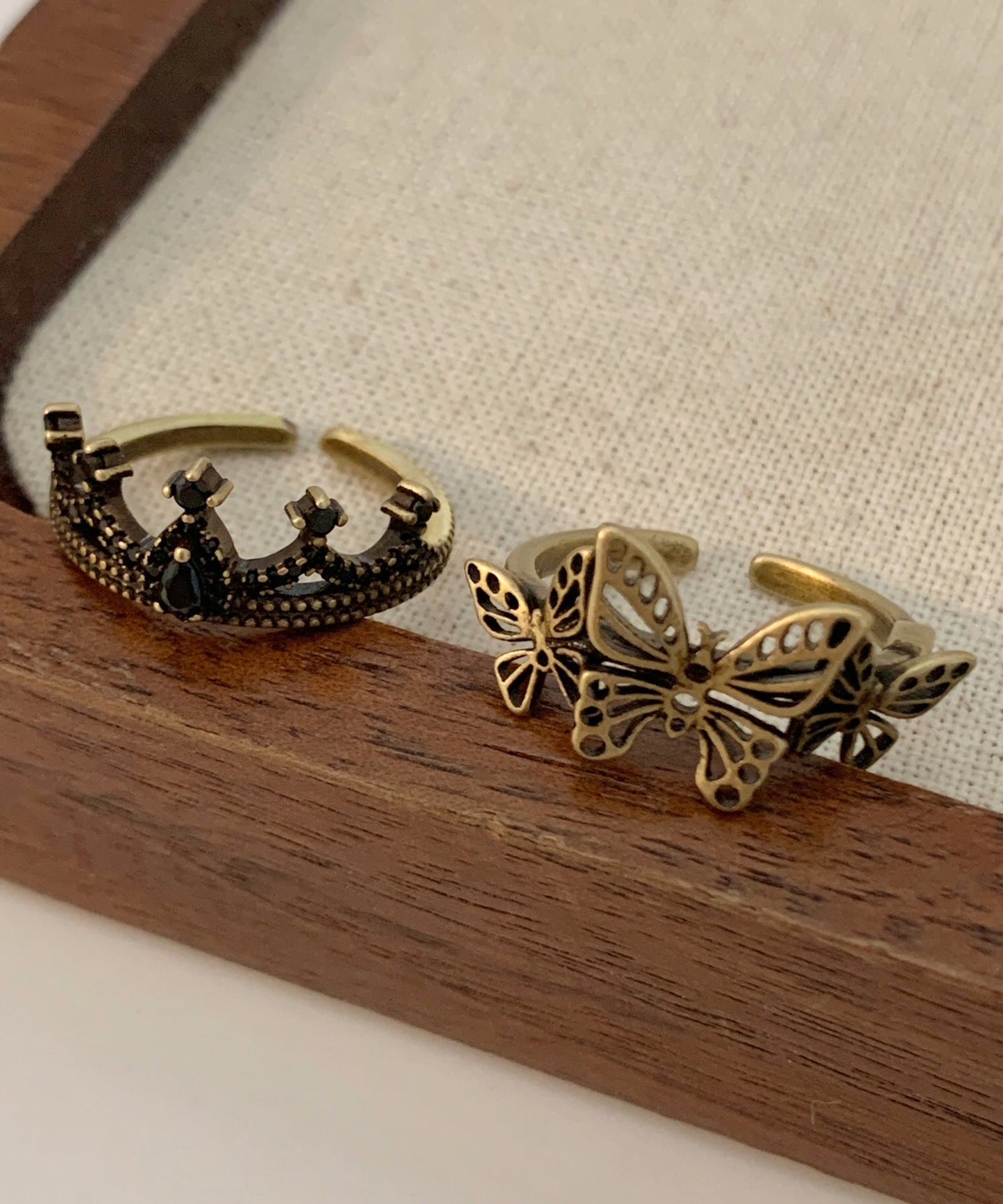Hollow Two Crown Fine Butterfly Metal Piece Ancient Gold Rings Set Out