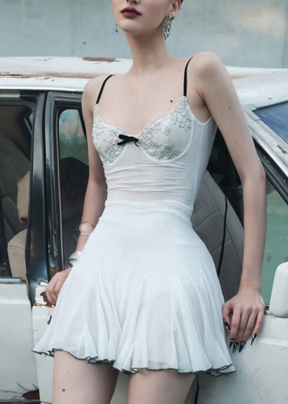 Wholesale SampleItalian White Stand Collar Tulle Mid Spaghetti Strap Dress Sleeveless