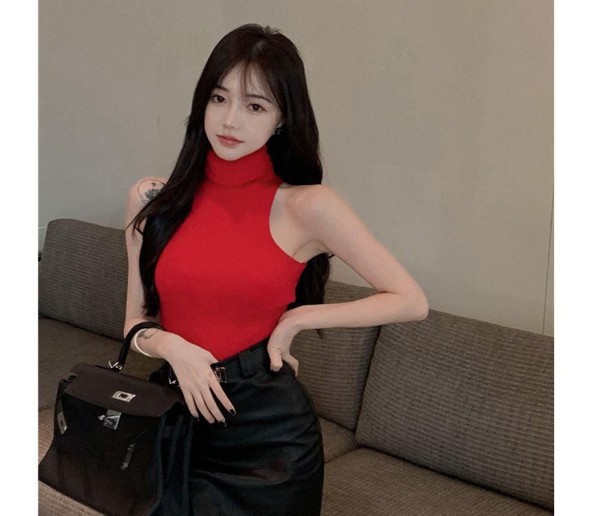 Plain Turtleneck Sleeveless Top