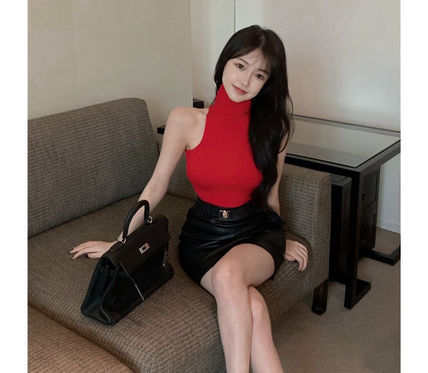Plain Turtleneck Sleeveless Top