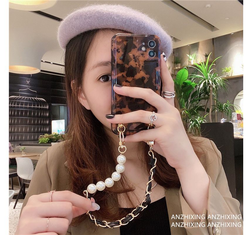 Sample Leopard Print Faux Pearl Chain Phone Case