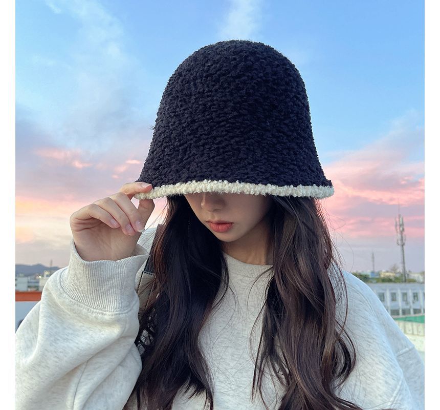 Sample Contrast Trim Faux Shearling Bucket Hat