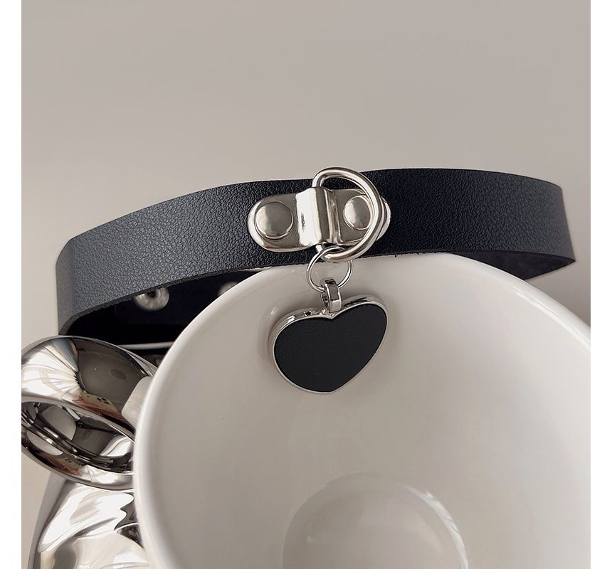 Pendant Faux Leather Heart Choker