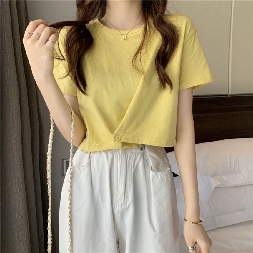 Tee Round Short-Sleeve Buttoned Neck Plain