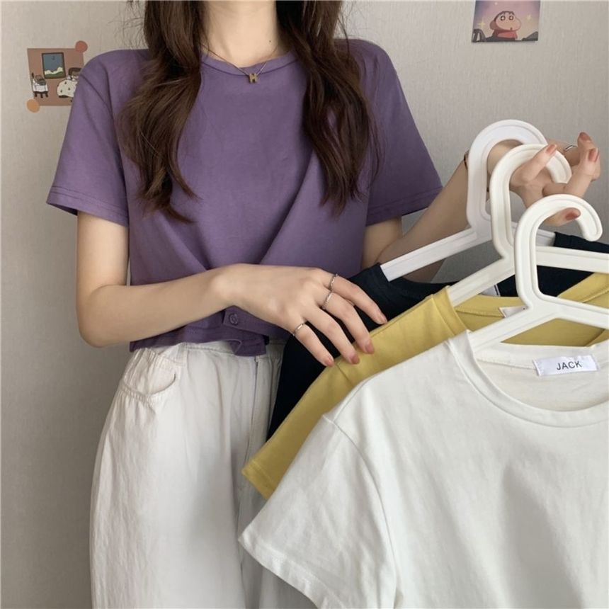 Tee Round Short-Sleeve Buttoned Neck Plain