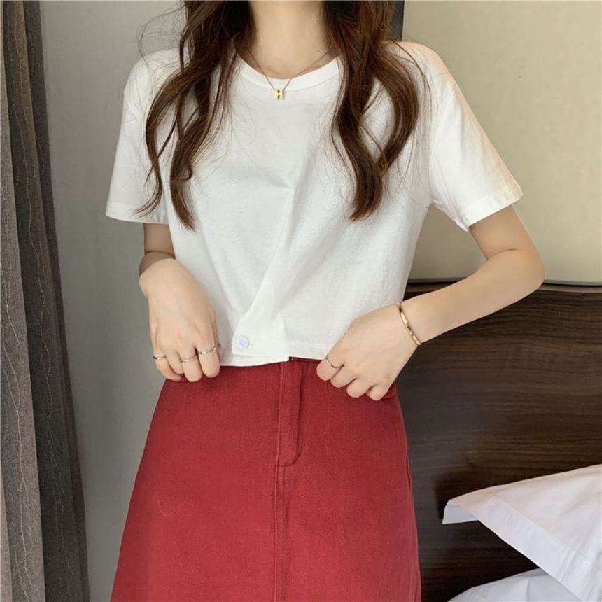 Tee Round Short-Sleeve Buttoned Neck Plain