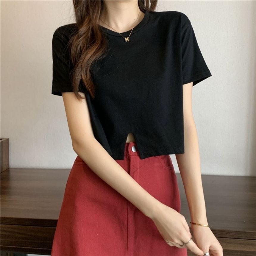 Tee Round Short-Sleeve Buttoned Neck Plain
