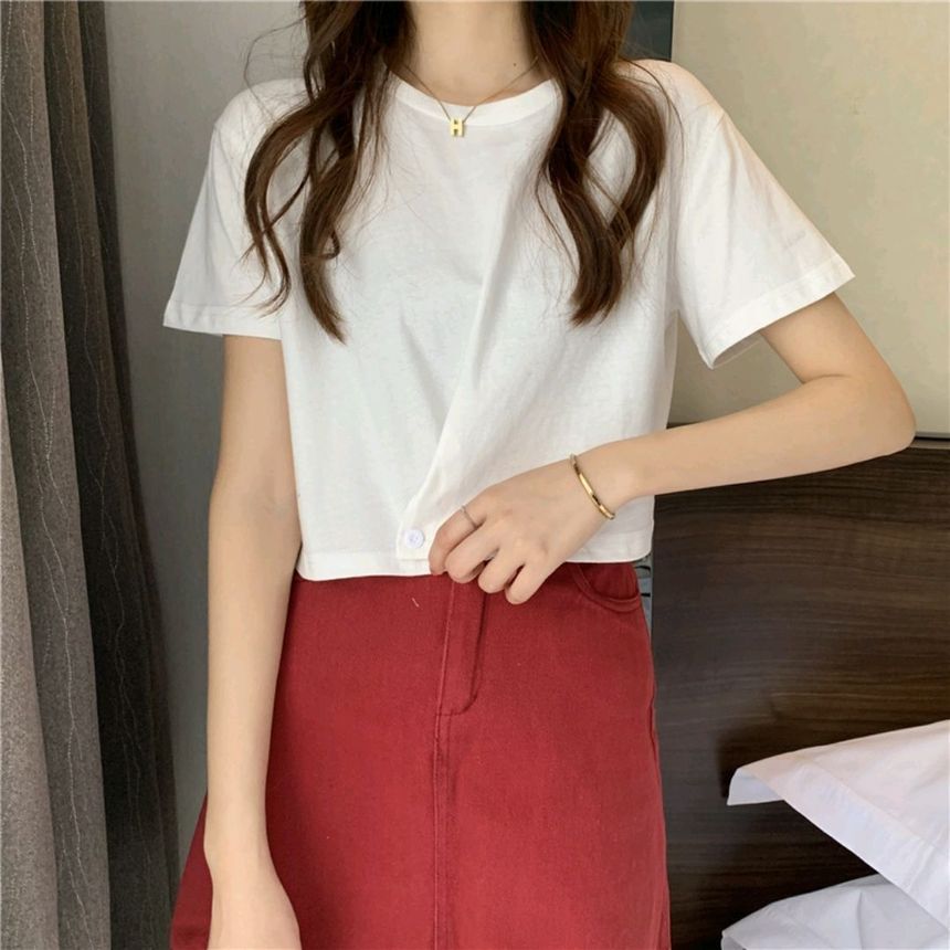 Tee Round Short-Sleeve Buttoned Neck Plain