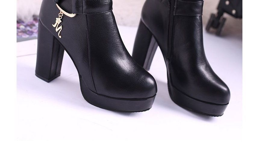 Short Chunky Boots Plain Heel