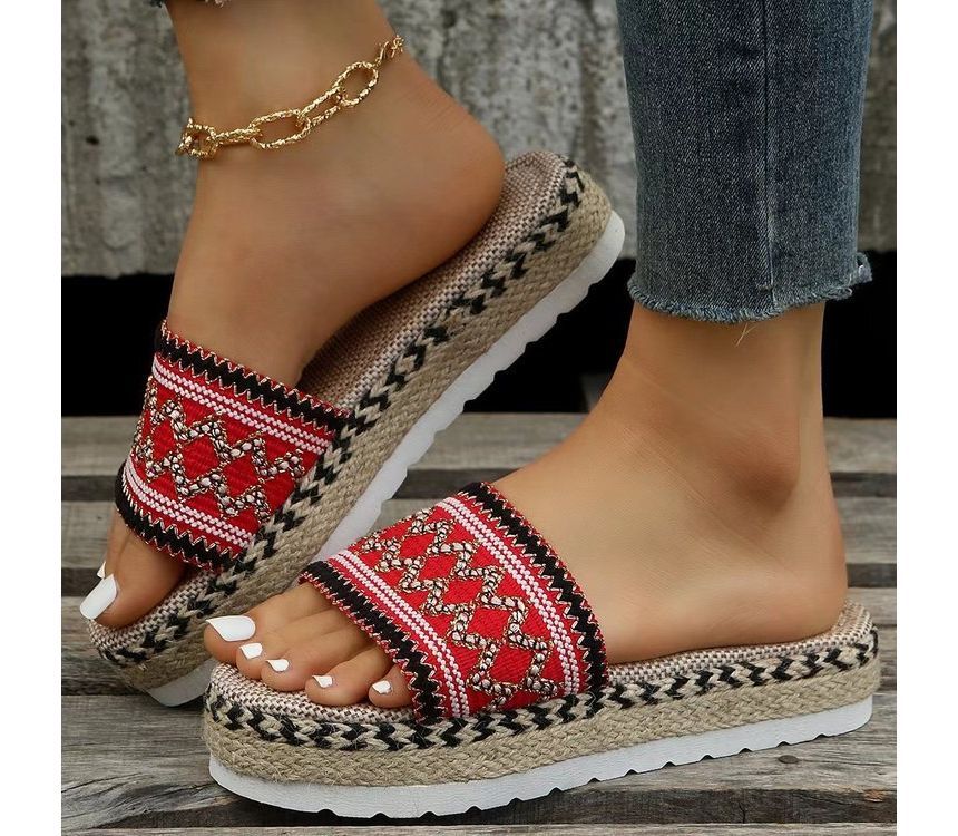 Patterned Sandals Platform Slide