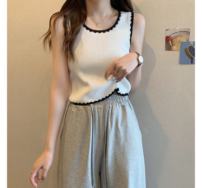 Trim Contrast Top Tank