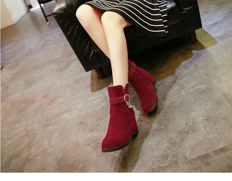 Hidden-Wedge Short Boots Snow