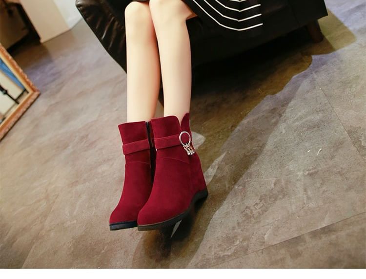 Hidden-Wedge Short Boots Snow