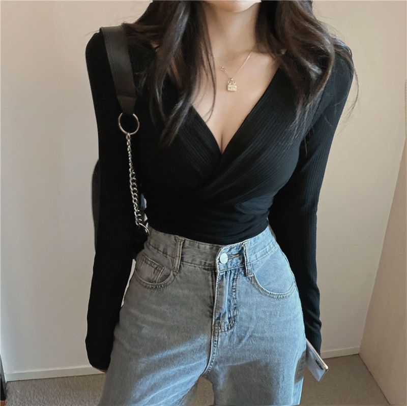 Long-Sleeve Slim Crop Knot Fit Top V-Neck