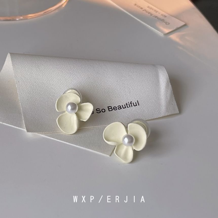 Pearl Faux Floral Earring Clip-On