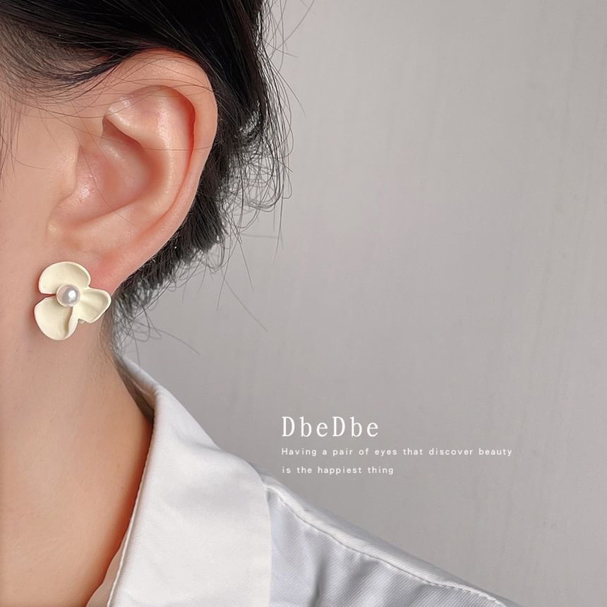 Pearl Faux Floral Earring Clip-On