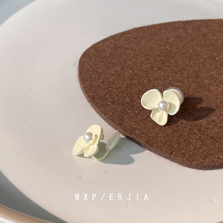Pearl Faux Floral Earring Clip-On