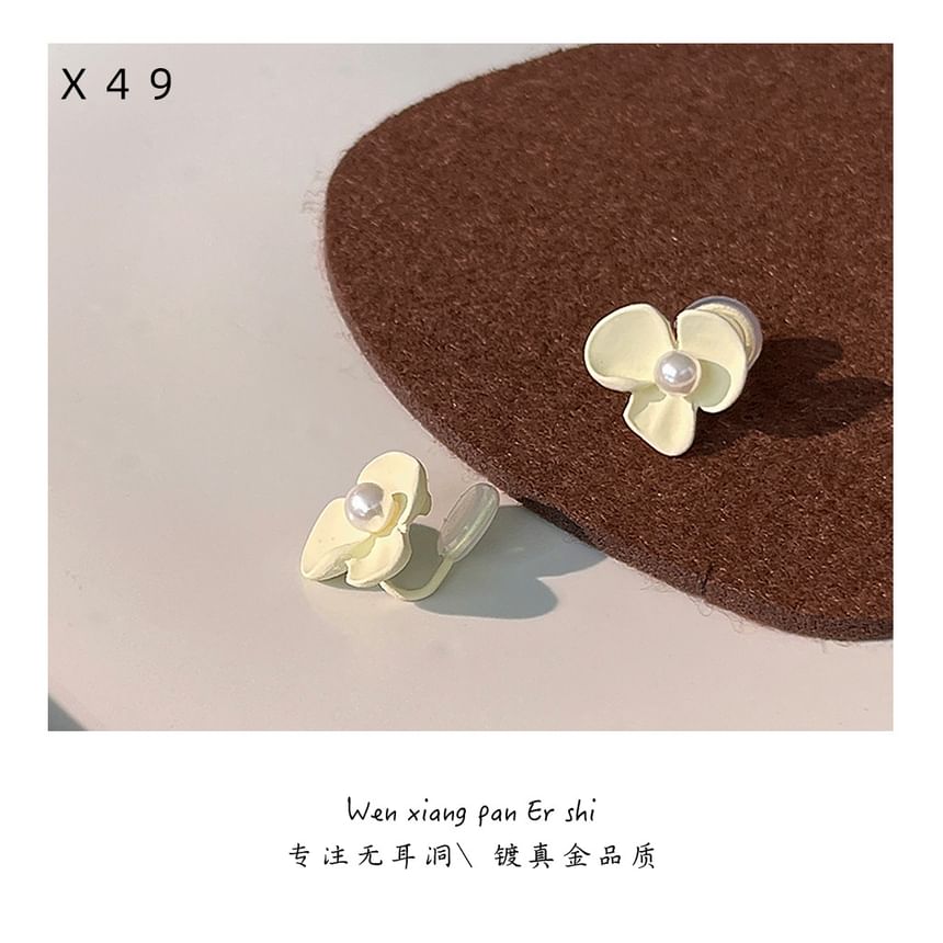 Pearl Faux Floral Earring Clip-On