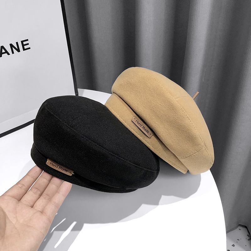 Beret Lettering