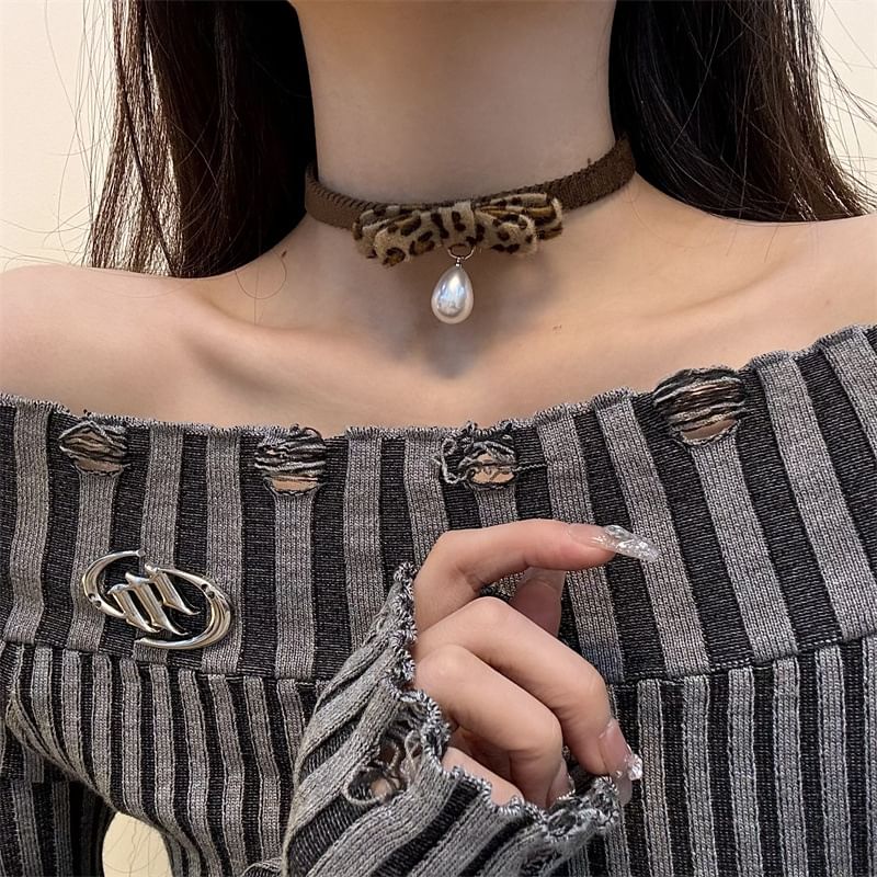 Droplet Bow Pendant Faux Print Choker Leopard Pearl