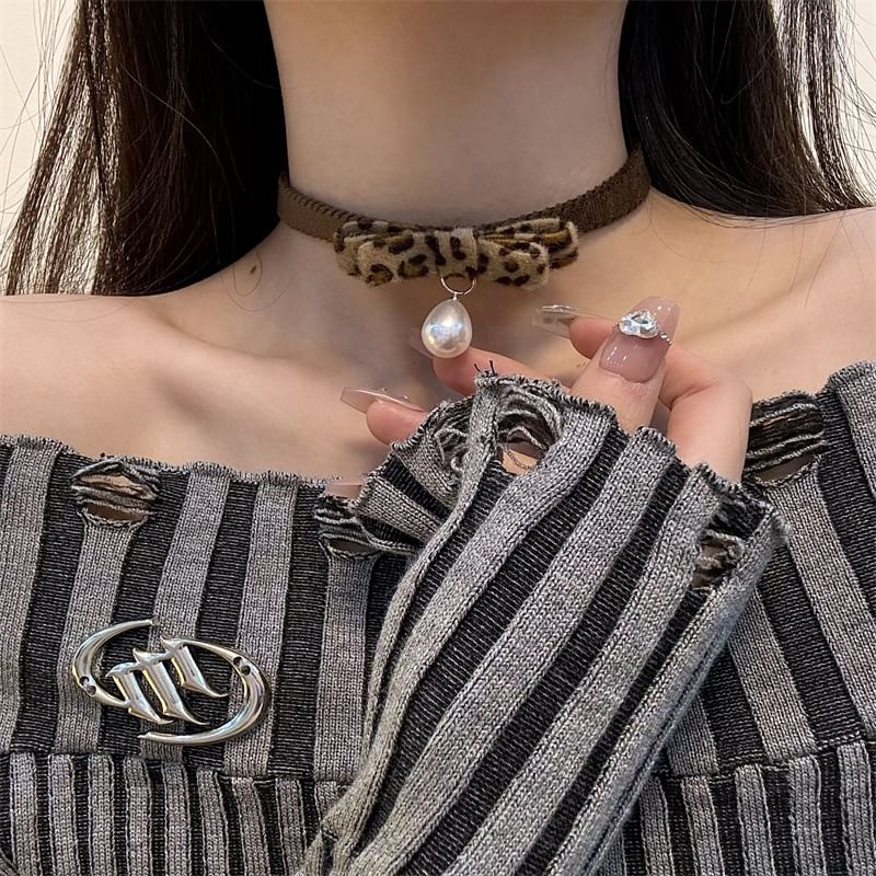 Droplet Bow Pendant Faux Print Choker Leopard Pearl