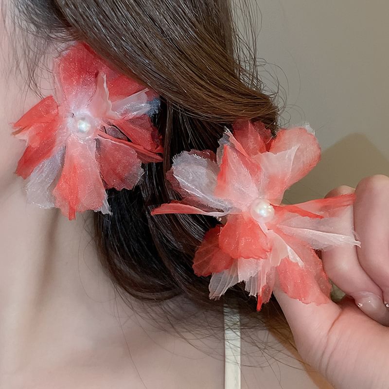 Faux Pearl Floral Mesh Ear Stud