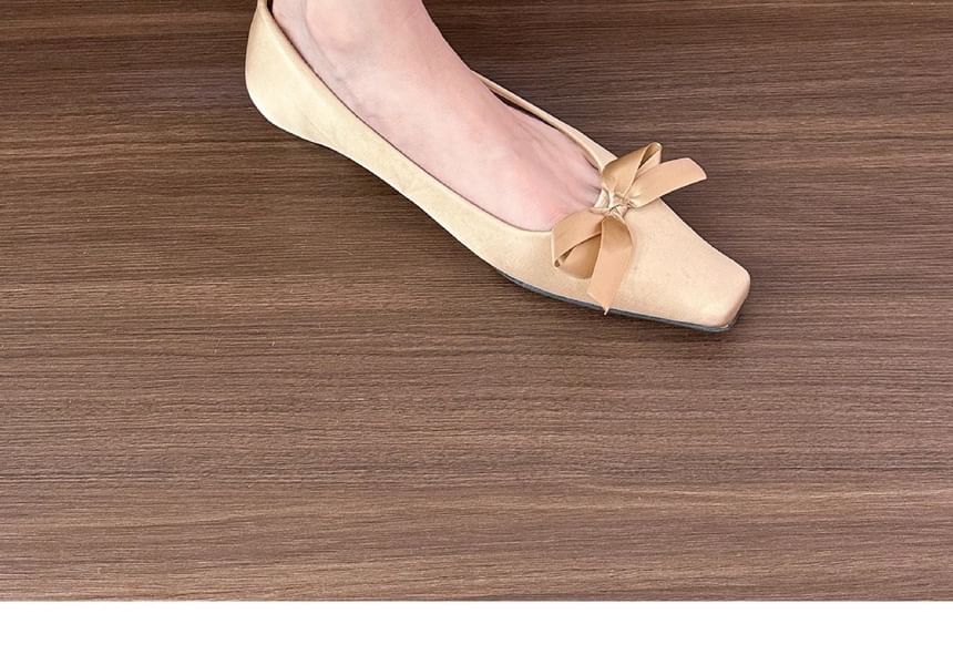 Sample Plain Bow Flats