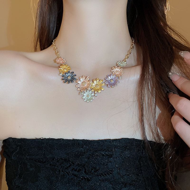 Floral Rhinestone Alloy Choker / Stud Earring