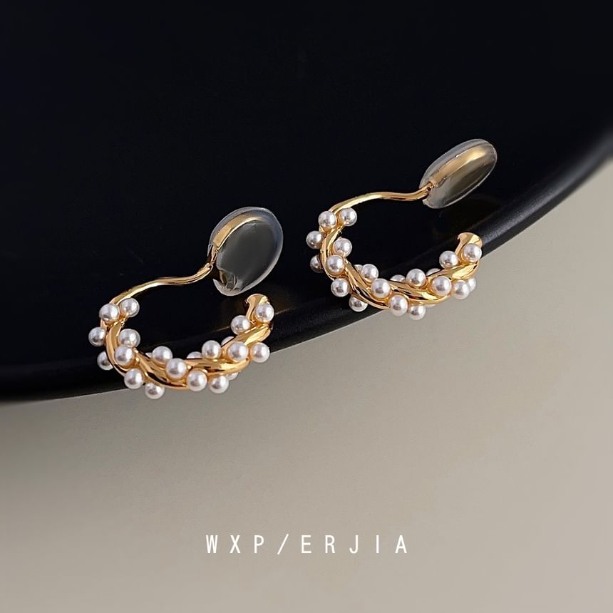 Alloy Cuff Pearl Faux Ear
