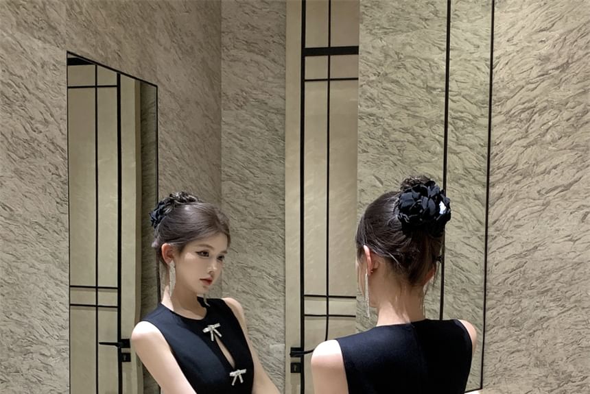 Wholesale SampleSleeveless Round Neck Plain Rhinestone Bow Cutout Mini A-Line Dress