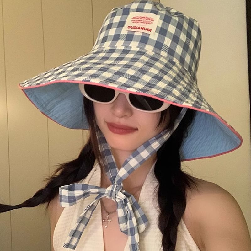 Bucket With Checkered Pattern Strap Chin Hat