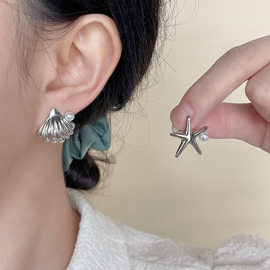 On Pearl Asymmetrical Faux Earring Starfish Clip Shell