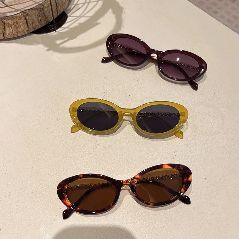 SampleOval Plastic Sunglasses