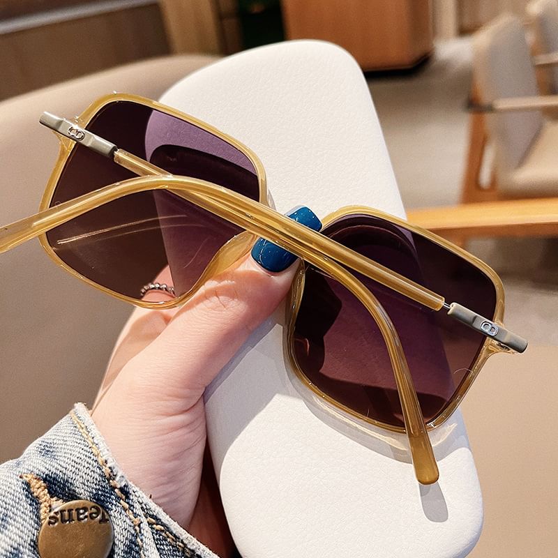 Sample Square Frame Gradient Sunglasses