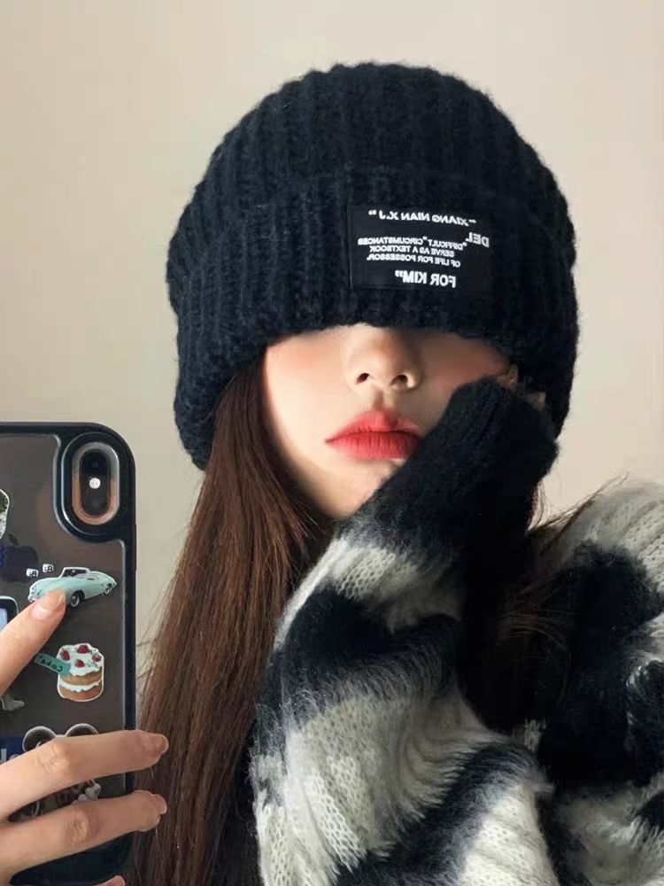 Beanie Ribbed Applique Knit
