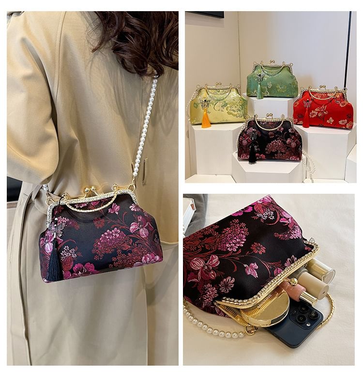 Wholesale SampleFaux Pearl Strap Kiss Lock Floral Embroidered Tassel Crossbody Bag