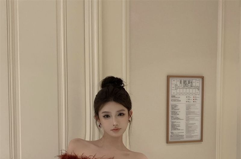 Wholesale Sample Long-Sleeve Off-Shoulder Plain Sequin Fluffy Trim Mini Sheath Dress