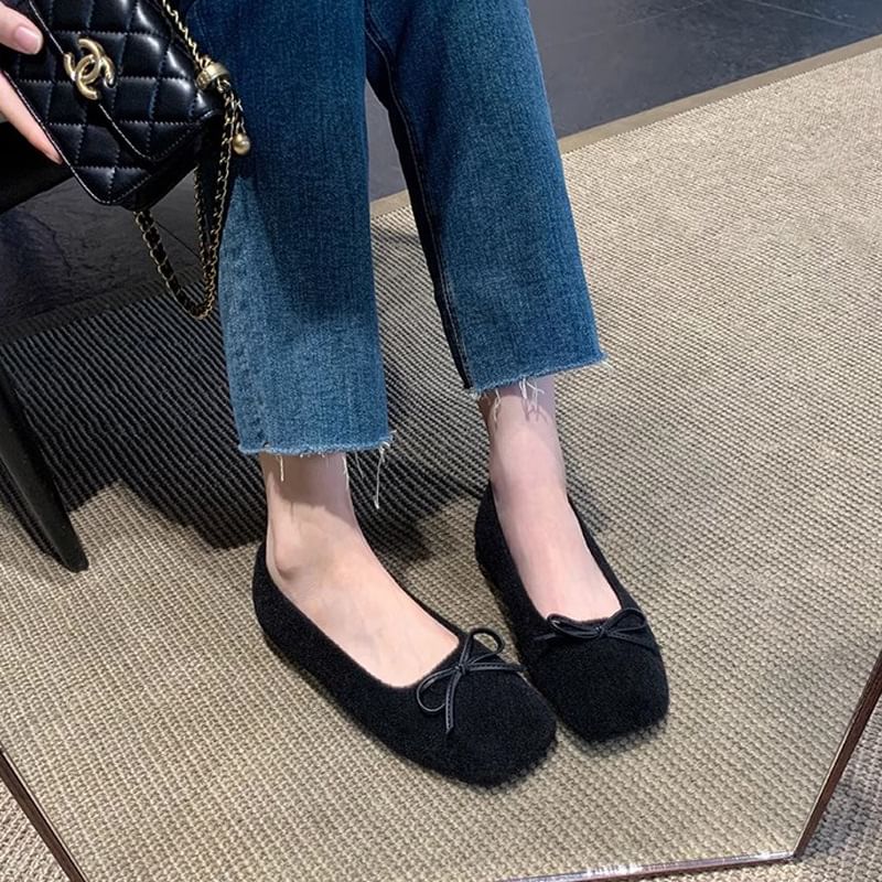 Toe Bow Accent Square Flats