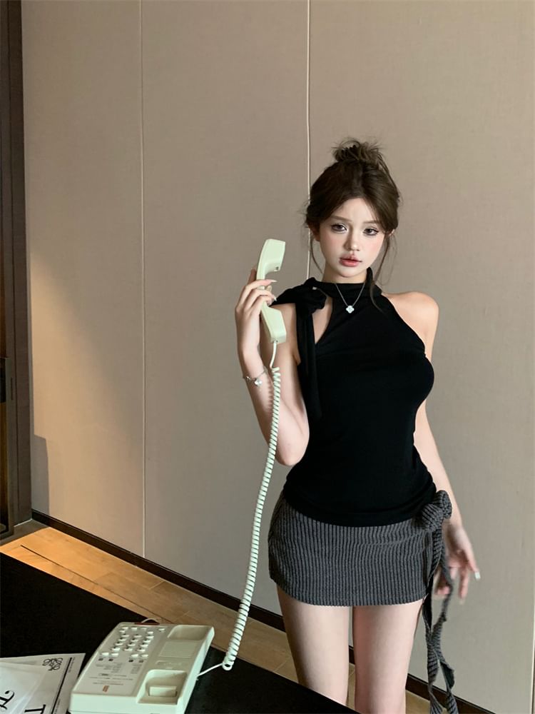 Sample Mock Neck Plain Halter Top / Low Waist Flower Detail Mini Pencil Skirt