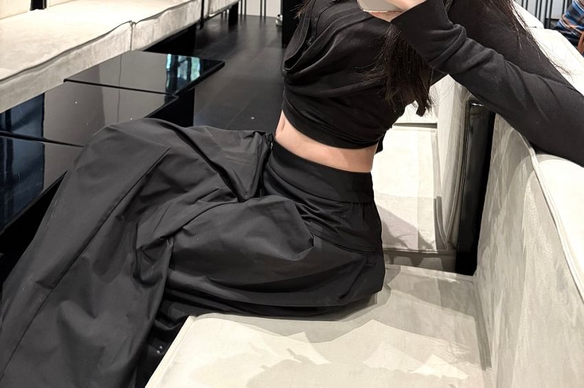 Sample Long-Sleeve Collar Plain Cropped Tee / Low Rise Inverted Pleated Wide Leg Pants