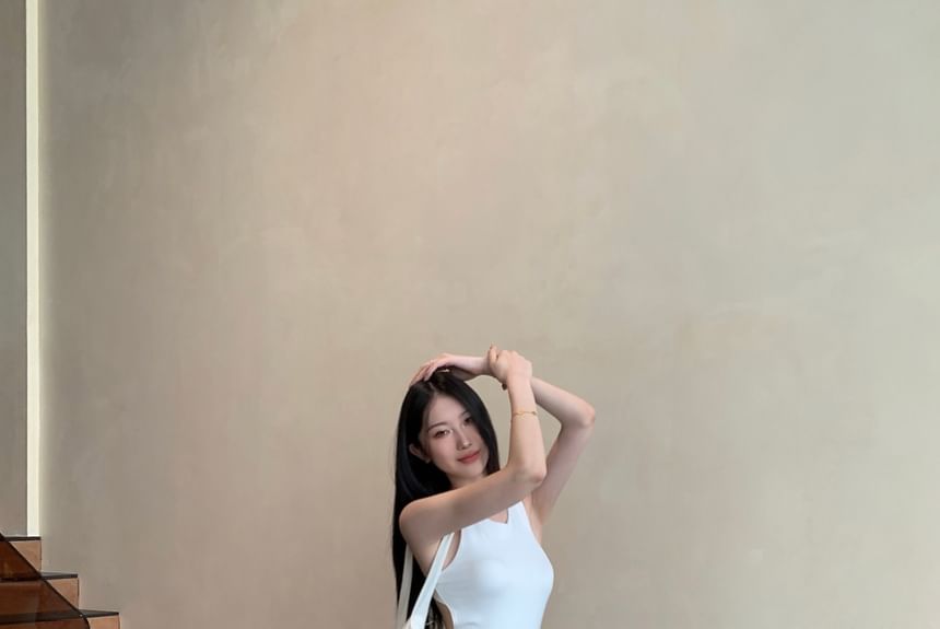 Sleeveless Round Neck Plain Bodysuit Top / Low Waist Plain Ruched Wide Leg Pants
