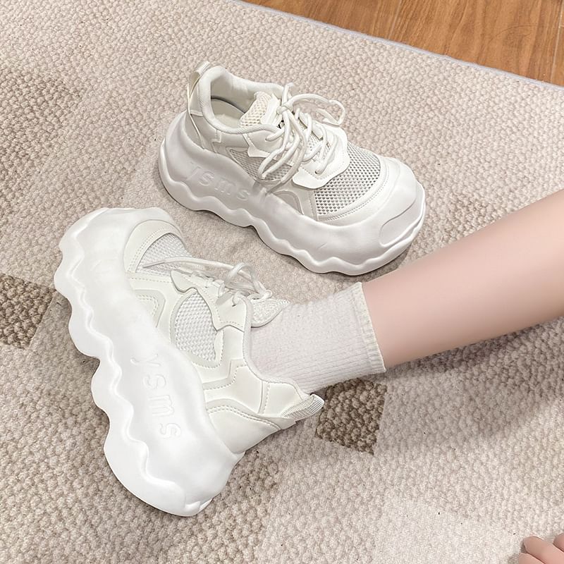 Großhandelsbeispiel Schnür-Plateau-Panel-Sneakers aus Lederimitat