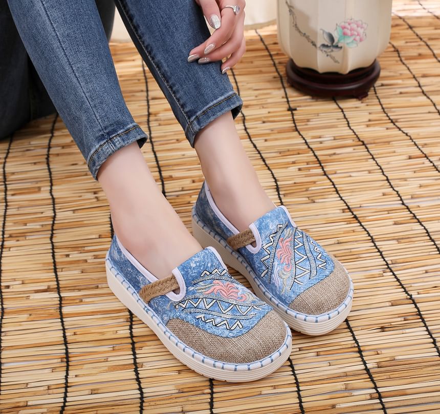 Platform Panel Slip Embroidered Ons