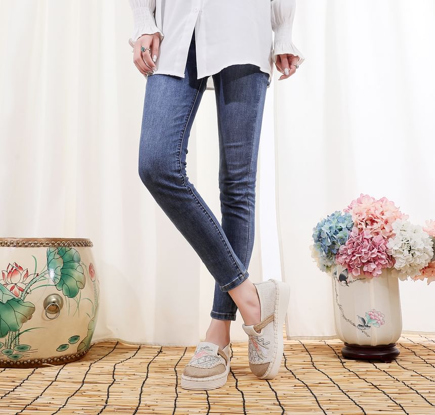 Platform Panel Slip Embroidered Ons
