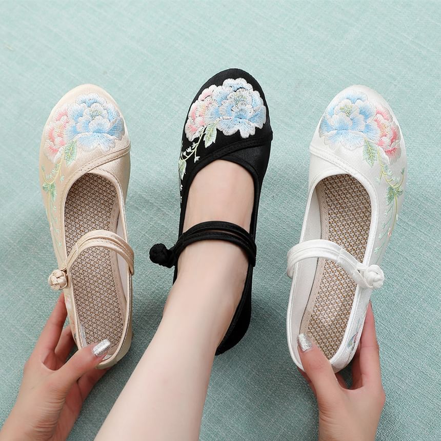 Pumps Floral Block Embroidery Heel