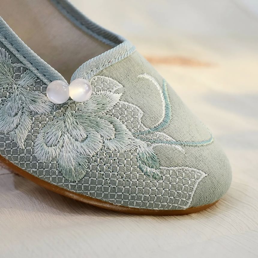 Shoes Embroidered Heel Block
