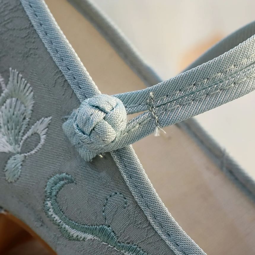 Shoes Embroidered Heel Block