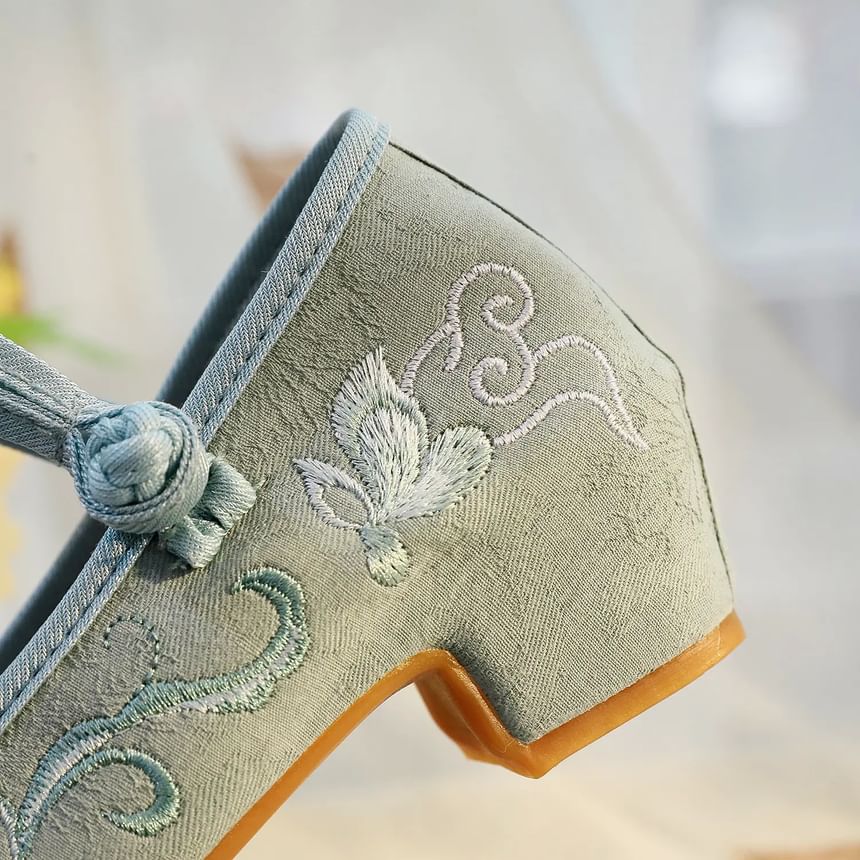 Shoes Embroidered Heel Block