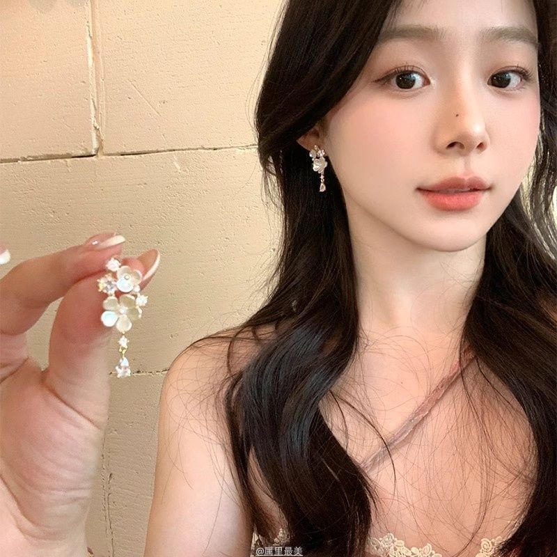 Rhinestone Earring Floral Drop Alloy